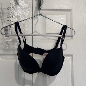 Victoria's Secret Black Bra with Black lace. Size 32DD. New!